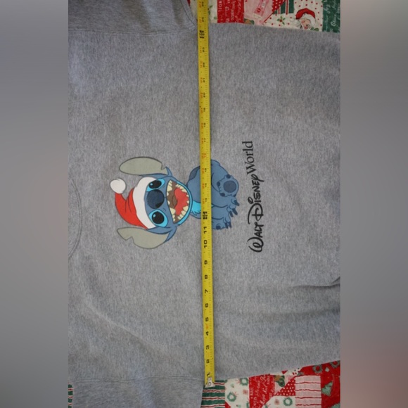 Vintage Lilo and Stitch Christmas sweatshirt - Picture 5 of 5